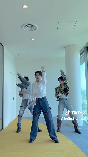 #FANFARE 🎺🗯️ #RYUHEI w/ #INI #池﨑理人 #佐野雄大 @official__ini #INI_DROP_That #INI_FANFARE #BEFIRST