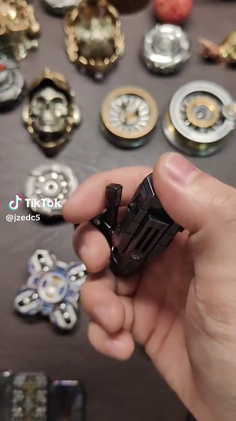 Discover the Art of Fidget Spinning in Silence