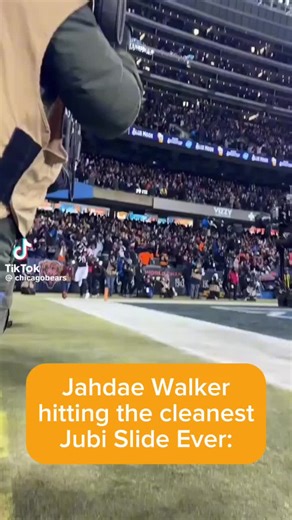 @Jahdae Walker Teach me how to Jubi Slide please 🙏🏽 #chicagobears #jahdaewalker #dabears #jubislide #slickback