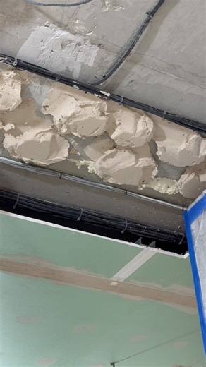 Installing a plasterboard ceiling 🤦🏻a builder's daily routine #renovation #finishing #diy #shorts