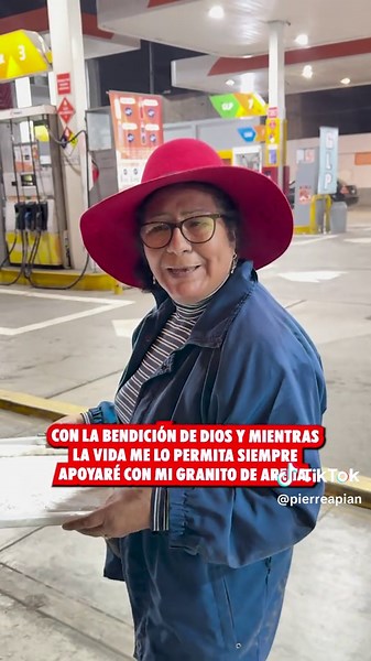 Sorprendimos a una mamita, siempre mi respeto y admiración por su lucha constante para salir adelante. #PierApian #Comas #Solidaridad #apoyosocial #viraltiktok #viralvideos #fouryourpage #hagamosloviral #juventud #adultomayor #trabajo