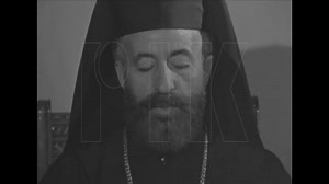 ΣΑΝ ΣΗΜΕΡΑ 1963 - Ο ΜΑΚΑΡΙΟΣ ΓΙΑ ΤΖΟΝ ΚΕΝΕΝΤΙ " Η ΔΟΛΟΦΟΝΙΑ ΤΟΥ ΕΠΙΣΚΙΑΖΕΙ ΚΑΙ ΤΗΝ ΚΥΠΡΟ" Ο Πρόεδρος της Κυπριακής Δημοκρατίας, Αρχιεπίσκοπος, Μακάριος, τον οποίο χαρακτήριζαν αργότερα ως δήθεν ΚΑΣΤΡΟ της Μεσογείου, μιλά για τον Κένεντι λες και έχασε τον αδελφό του. Πράγματι επί Κένεντι, οι σχέσεις Κύπρου - ΗΠΑ ήταν ιδιαίτερα στον εμπορικό τομέα άψογες. Όσον αφορά τα ζητήματα που αφορούσαν διαφωνίες με τους Τουρκοκύπριους, η πολιτική των ΗΠΑ, ήταν αν μη τι άλλο ουδέτερη. Στην κρίση του 1963/1964