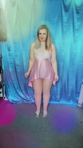 Embracing Body Confidence: A Curvy Lady's Burlesque Dance Journey