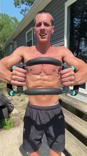 Using the Gorilla Bar lets you hit every angle of your chest 💪🔥