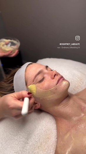 ✨ Oxygen Enzyme Glow ✨ We love seeing our stockists create skin transformations with Skin Moderne’s Oxygen Enzyme Treatment @courtney_labeaute @labeauteskinandbeauty are showing us why this facial is such a favourite—bright, detoxified, radiant skin without irritation. This treatment is the perfect pre-event pick-me-up or monthly ritual for a healthy glow. #SkinModerne #OxygenEnzyme #GlowBoost #SkinWellnessRevolution #CleanBeauty | Elementals Skincare