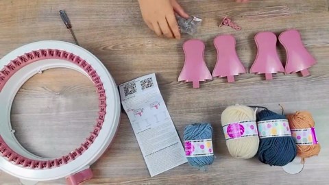 Sentro Knitting Machine, 48 Needles Knitting Loom Machine with Row Counter, Knitting Board Rotating Double Knit Loom Machine Kit