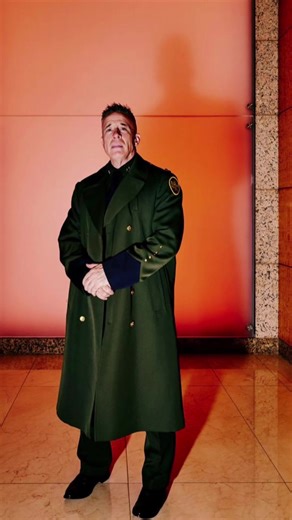 Gregory Bovino es un alto funcionario de la Patrulla Fronteriza de los Estados Unidos, supremacista blanco y ProN@Z! a inicios de 2026, desempeña el cargo de comandante general (o commander-at-large) liderando operativos antimigratorios a gran escala en diversas ciudades de usa Se le identifica como el