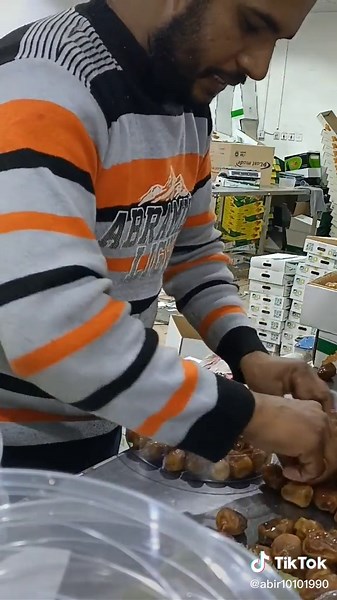 Sorting Fresh Dates for Packaging