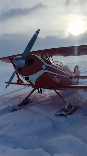 Composite scratch build skis on my Hangar 9 Pitts S-2B ⛷️😎 #rcairplane #modellflug #aeromodelismo #aviation #pitts