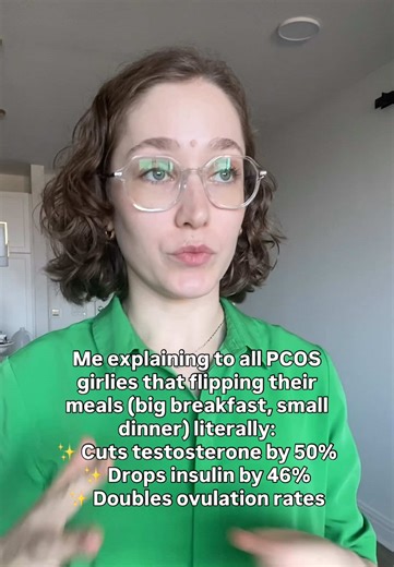 Eating most of your calories in the morning sounds too simple to work. But for women with PCOS, it’s one of the most powerful hormone shifts you can make. Here’s why: Your hormonal system is time-sensitive. You’re most insulin-sensitive in the morning, which means your body processes glucose better, reduces inflammation, and stabilizes insulin, testosterone, and LH more effectively. The research is clear: In a landmark study, women with PCOS who ate a large breakfast and small dinner saw: •50% d
