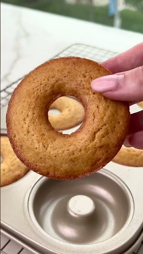 Bake Fresh Homemade Donuts 🍩 | Williams Sonoma Donut Pans + Mixes
