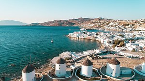 Meet Mykonos on a 12-steps self tour