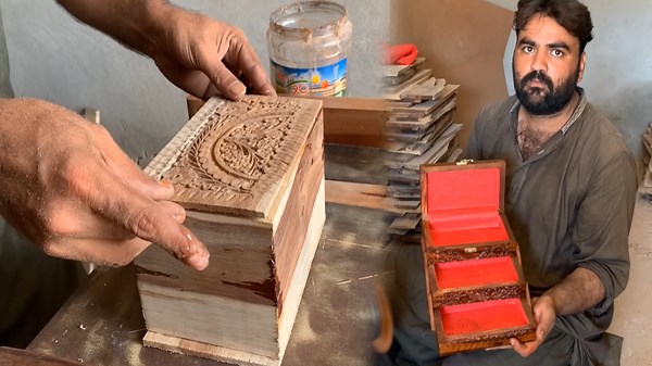 Carving Elegant Wooden Jewelry Box Masterpiece