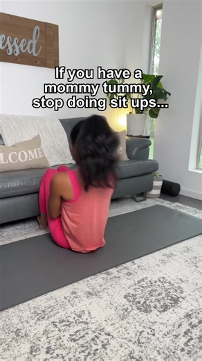 Keep your hips still and level as you move your leg. Exhale as you move your leg down, and inhale when you move it back. Do 10 reps x 3 sets of this combo 🥰 You'll know you aren't ready for sit-ups if the midline of your stomach bulges excessively during the exercise... If you want more exercises like these, I have about 30 full-length workouts like these in my free guide in the comments for you 😝 P.S. If you have a very weak core, you may want to stay on the first few exercises in my free gui