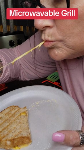 Microwavable grill makes the best grill cheese with less mess an its so fast!#microwavable #microwavablegrill #sandwichmaker #kitchengadgets @Fyslicone
