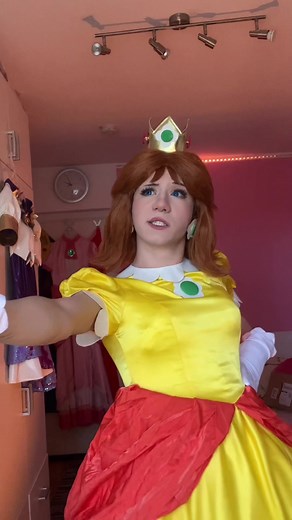 Princess Daisy Mario Cosplay Transformation
