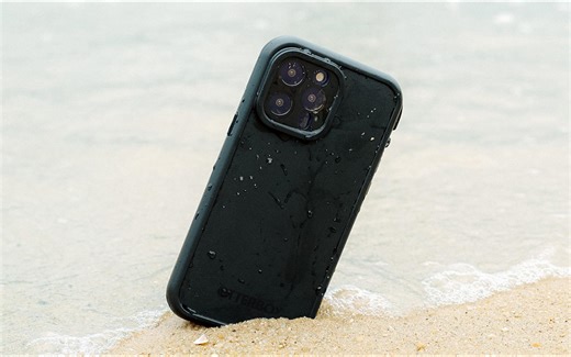 OtterBox｜体验雨天无忧/畅玩水上乐园，2米水下防水效果可长达1小时💦距离防水，只差一个OtterBox-Fre防水壳