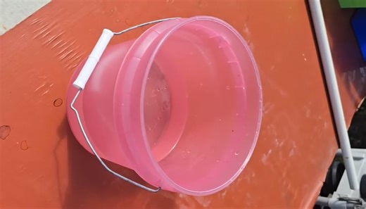 Cleaning my garden tools. Bikini Gardening #bikini � gardening(1)