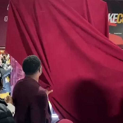 The Washington Commanders unveiled a Sean Taylor memorial on the 15th anniversary of his death. (via Scott Abraham) | ESPN