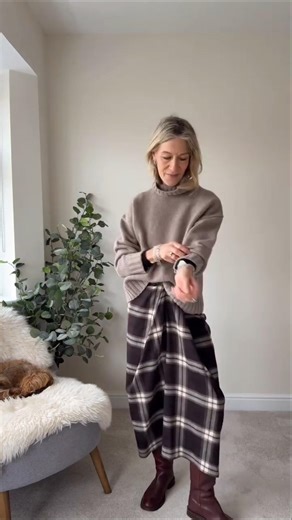Winter Look: Plaid Midi Skirt, Beige Sweater & Burgundy Boots #fashiontrends #outfitideas #ootd