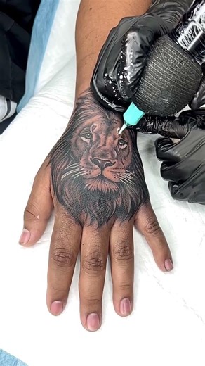 Final White Highlights on a Lion Hand Tattoo 🦁✨