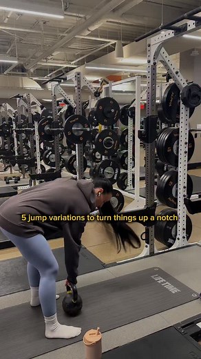 5 of my favorite jump squat variations for legs/glutes😮‍💨 We're keeping things thick & perky- 1. Weighted jump squats 2. Resistance band jumps 3. Kneeling jump squats 4. Bulgarian split squat jumps 5. Box jumps When jumping- power through your full hips (legs AND glutes should be working) and land soft/quietly. You should not be slamming your joints - the only 'hurt' we want is muscle burn. Let me know your favorite ! ✨1:1 Coaching & Challenges 🔗'd in my bio ✨ #nycpersonaltrainer #nycpersonal