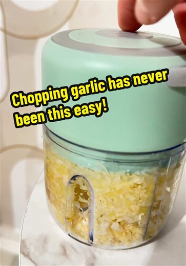 Effortless Garlic Chopping for Home Cooks