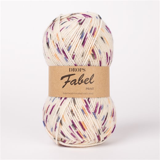 DROPS Fabel is a 4-stranded, superwash treated yarn that’s machine washable, easy to care for and strong enough to be perfect for socks! Want to see it up close? Just look at this #dropsvideo! And don’t forget that during all August you can order your favourite shades of DROPS Fabel with a 30% discount at garnstudio.com/sale #dropsdesign #dropsfabel #dropsyarn #dropsgarn #garnstudio | Garnstudio DROPS design