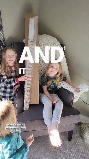 DIY Chunky Knit Blankets with this Loom!