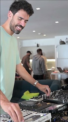 Kapuchon Presents Afrojack, Pashmina Hotel Val Thorens.....