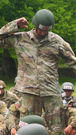 Before they officially become Air Assault qualified, all soldiers must graduate from a physically and mentally challenging course known as the Army’s "10 toughest days." | Business Insider