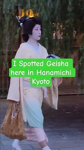 Geisha Spotted here in Kyoto Hanamichi which is Very rare to find them. #geisha #geiko #kyoto