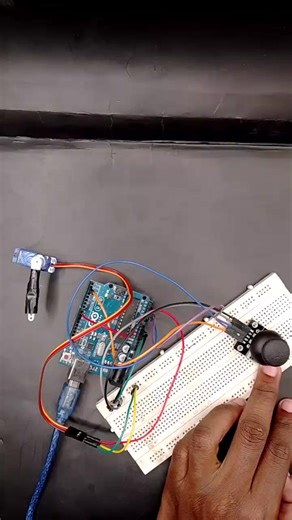 Servomoteur contrôler avec un joystick
