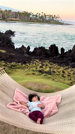 Christmas in Hawaii #hawaii #baby #babygirl #curlyhair #travellingwithkids