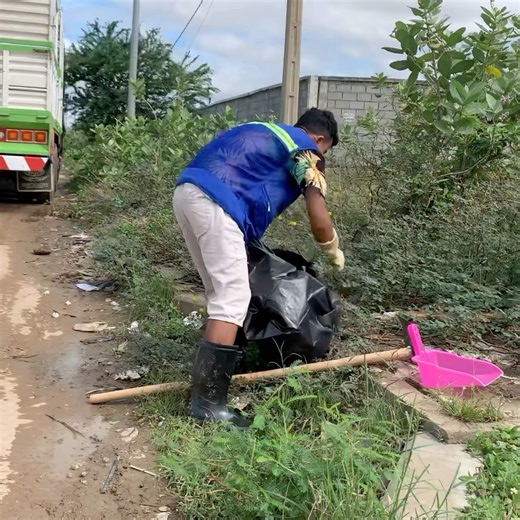 2.5K views · 97 reactions | Prevent to Remove Grass and plastic Dirty Clog Culvert Drain #Lifestyle #culvert #grass #unclog #Remove #cleaning | Phea Cleaning Culverts | Facebook