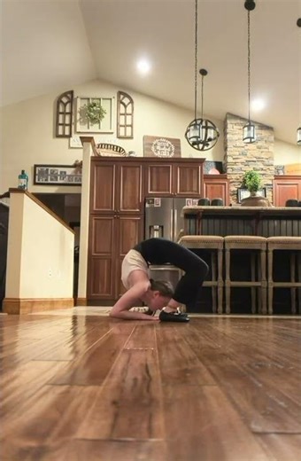 Chest stand