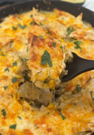🍗🧀✨ Chicken Enchilada Skillet ✨ Everything you love about enchiladas in one cheesy, cozy skillet. Tender chicken, salsa verde, farro, tortillas, and melty cheese baked until bubbly and golden. 🤍 Ingredients ▢ 2 ½ cups chicken stock ▢ 1 lb chicken breast or tenderloins ▢ 1 cup farro ▢ 2 cups salsa verde ▢ 6 flour taco tortillas, torn ▢ 1 cup frozen corn ▢ ⅓ cup fresh cilantro, chopped ▢ 1 ½ cups shredded pepper jack cheese ▢ 1 ½ cups shredded sharp cheddar cheese ▢ Toppings: avocado, salsa, on