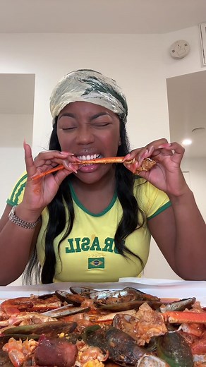 Crack the crab with me🦀🦀😬😋 #teeth ##teethwhitening #fyp #fypシ #fypage #fypシ゚viral #seafood #seafood #seafoodboil #seafoodlover #seafoodasmr #seafoodmukbang #seafoodboilmukbang #asmr #asmrsounds #asmrvideo #crab #crablegs