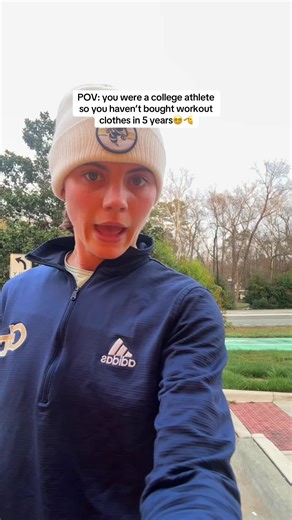 Ok but it’s time to stop looking like it’s race day every time I go walk or run so if yall have some AFFORDABLE athletic clothes brands u like hmu😆😆😆