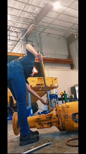 4.1K views · 362 reactions | Girl mechanic #dieselmechanic #femalemechanic #dieselrepair #thedieselqueen #bluecollarwomen #heavyequipmentmechanic | The Girl Mechanic | Facebook