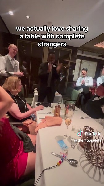 this is how rotational dining works on the Disney Cruise Line #disneycruise #disneyworld #disneywish #disneytips