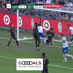 GOAL: Carlos Fierro, San Jose Earthquakes - 61st minute