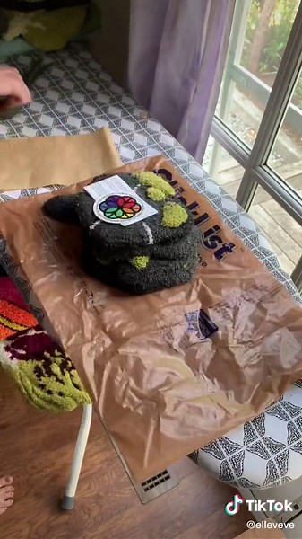 Upcycled Poly Mailers: DIY Eco-Friendly Packaging