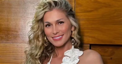Lívia Andrade exibe shape sem academia em fantasia ousada: 'Pára...'