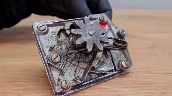 From rust to sweetness – gumball machine fully restored