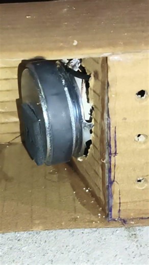 I Built a Powerful Dual Speaker System for $0! 📦🔊