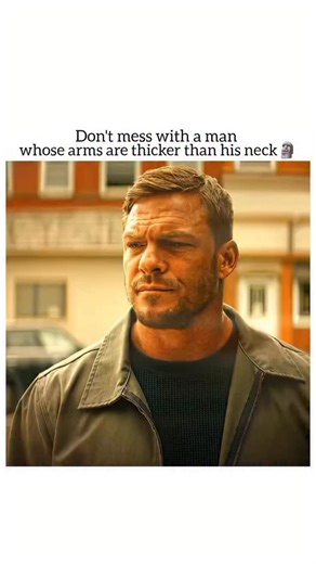 magic_world_trend on Instagram: "Title: Reacher (Season 2) The scene begins with Jack Reacher (Alan Ritchson) living his typical drifter lifestyle. While trying to buy clothes at a thrift store, he finds he is short on cash and heads to a nearby ATM. While waiting in line, he notices a woman in front of him who is visibly terrified and bruised. His keen investigator’s instincts kick in: he notices her hand is shaking and she is withdrawing the maximum limit. He then spots a man watching her from