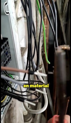 ¿Cuándo usar cable calibre #10 en tu instalación eléctrica domiciliaria? En este video te explico para qué cargas y circuitos está diseñado este tipo de cable, por qué es ideal para aires acondicionados, termotanques o circuitos de 30A, y cómo usarlo correctamente para garantizar seguridad y eficiencia en tu hogar. #electricidaddomiciliaria #cursoelectricidad #electricidad #electricista #instalacioneselectricas #conexcioneselectricas #aprendeelectricidaddomiciliaria #hazlotumismo #habilidades |