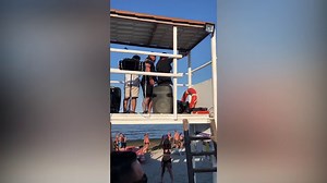 38K views · 616 reactions | Microfono in mano, braccia tese nel saluto romano e discorso di Benito Mussolini in sottofondo. Il Ferragosto di una spiaggia di Chioggia è stato questo ➡️ https://bit.ly/2ZlCb8y | Open | Facebook