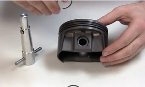 Tech Video: Mahle Motorsports Shows You The Right Way To Install CirClips And Maintain The Use Of Your Fingers - BangShift.com